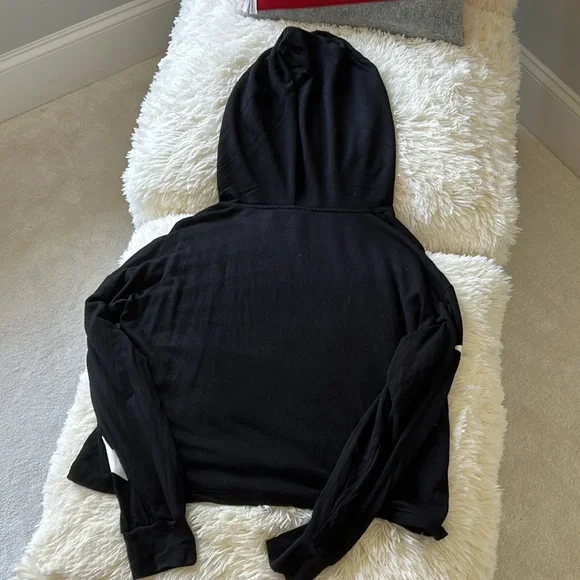 BB Dakota hoodie shirt. Black size small. Starts on sleeves. Perfect condition. - Picture 3 of 3